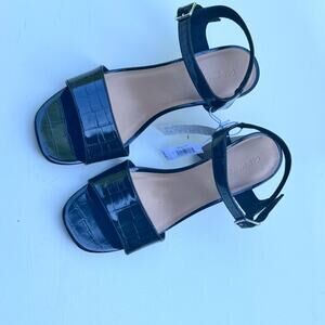 Old Navy Black Jack Heel Ankle Strap Sandals 
Sz 8
NWT